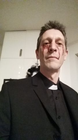 Sebastian Geyer - The Halloweener als Pfarrer